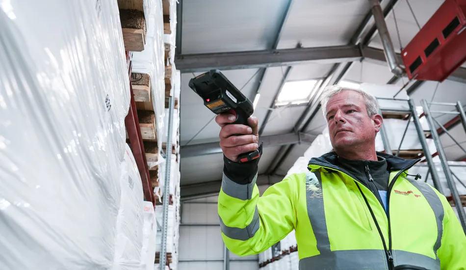 Lagermitarbeiter Palette Lager Scanner