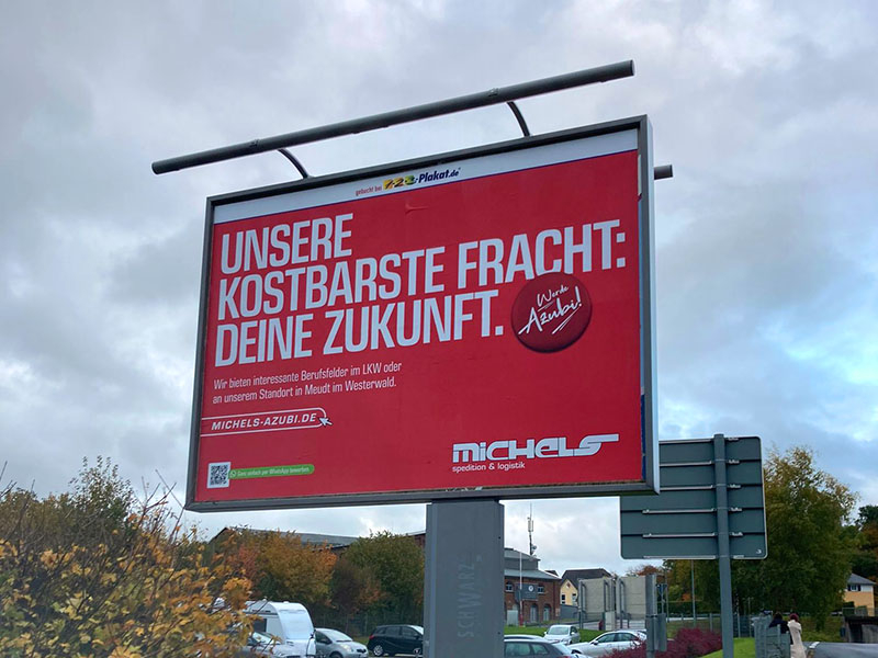 Anzeige Azubi Werbung Tafel beleuchtet Montabaur