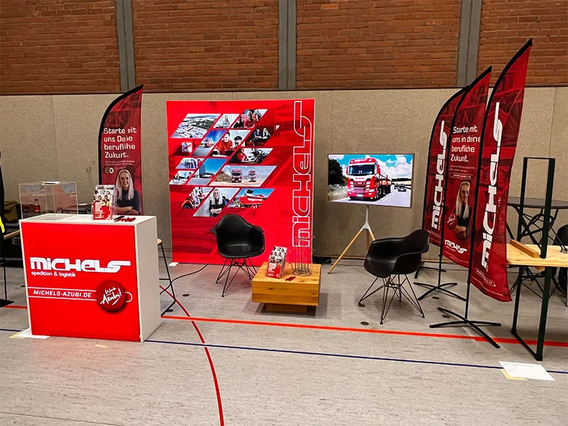 2023 BIT Montabaur Auszubildende Beratung Berufskraftfahrer Speditionskaufmann Speditionskauffrau Messestand